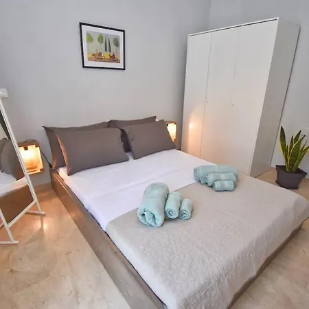 Yia Sou Corfu! Mariposa Appartement Sinarádes